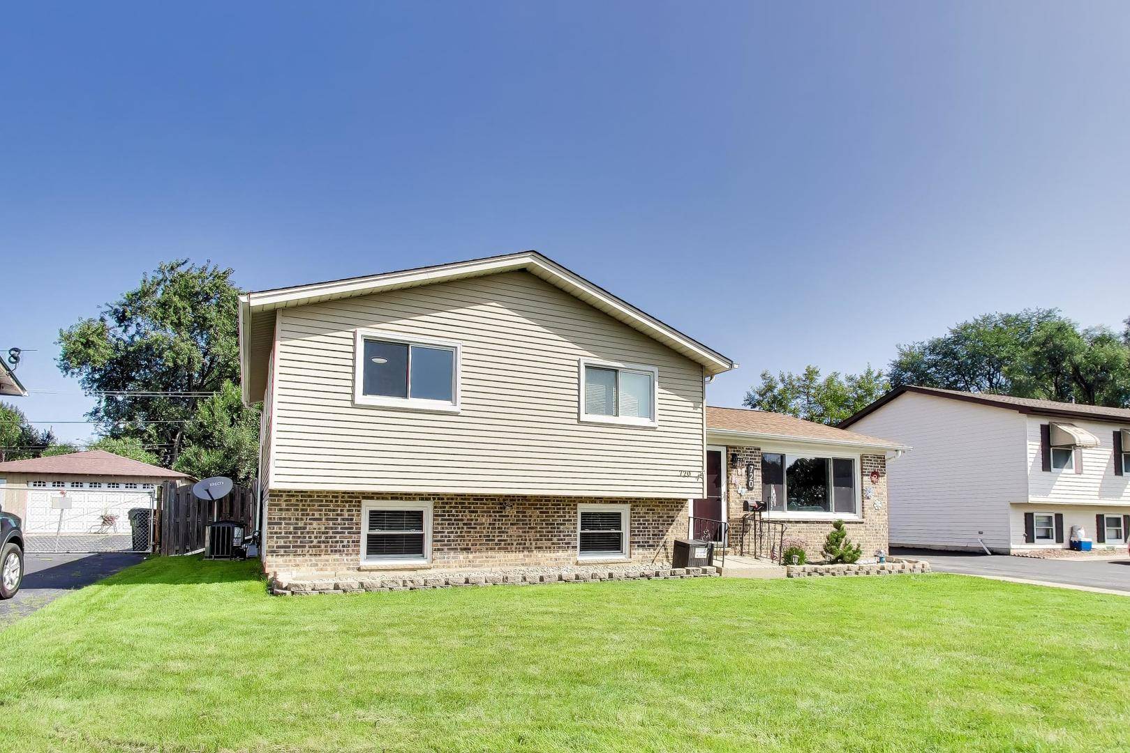 720 Warrior DR, Round Lake Heights, IL 60073