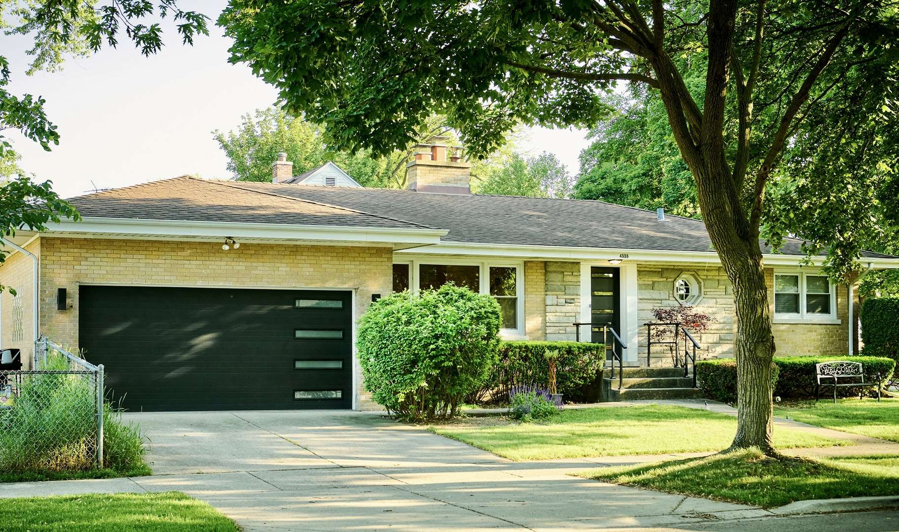 4555 Cleveland ST, Skokie, IL 60076