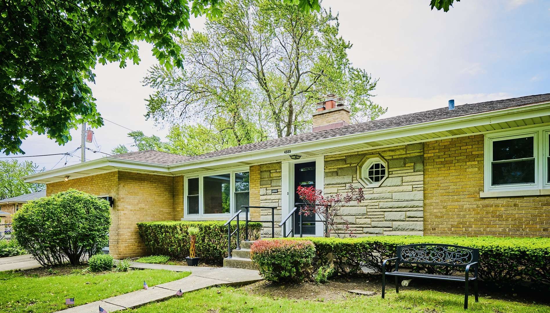 4555 Cleveland ST, Skokie, IL 60076