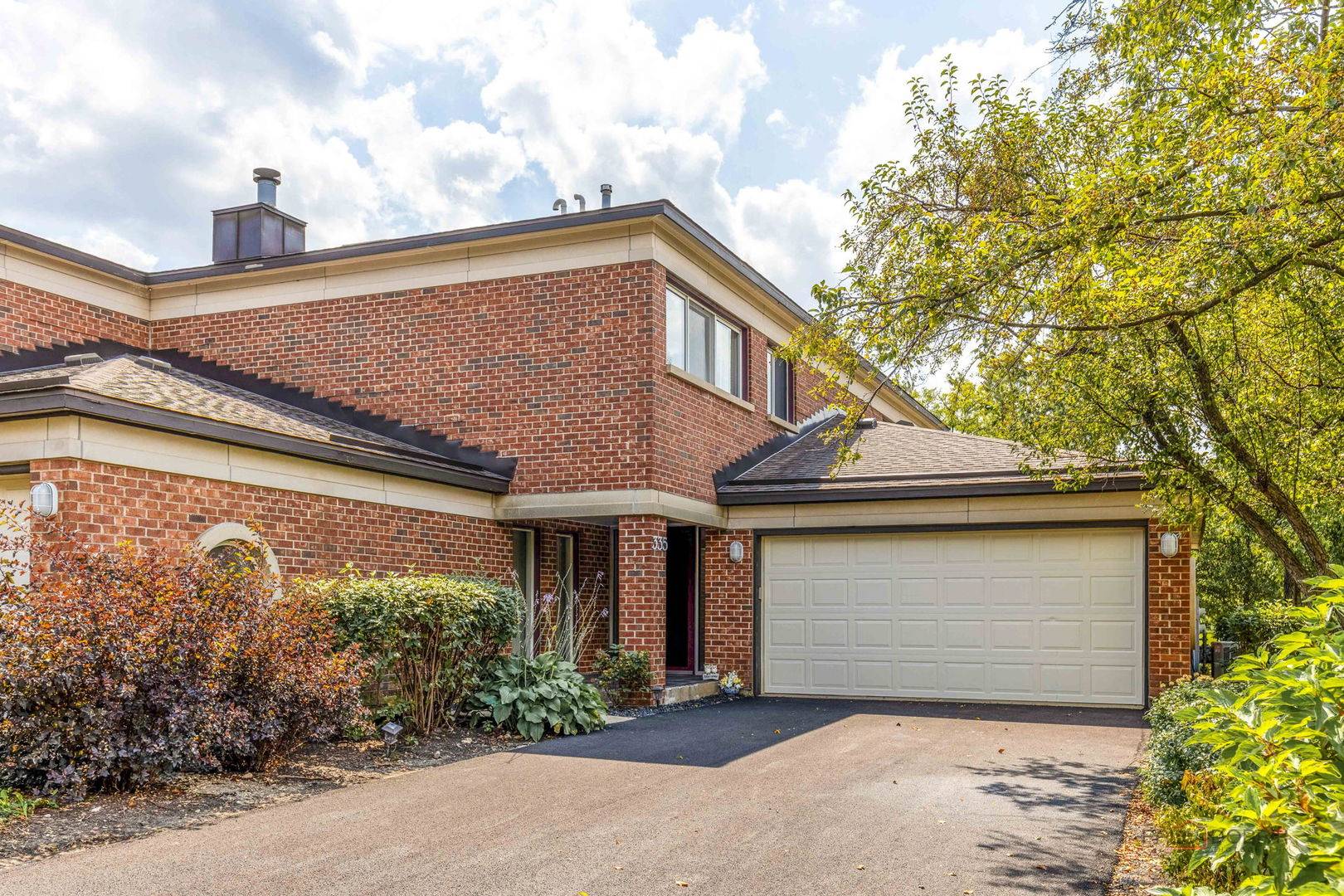 335 Milford RD, Deerfield, IL 60015