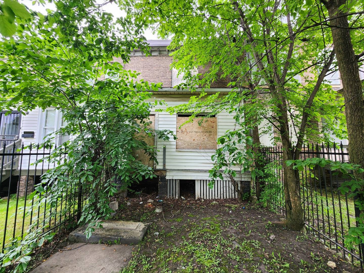 10525 S Corliss AVE, Chicago, IL 60628