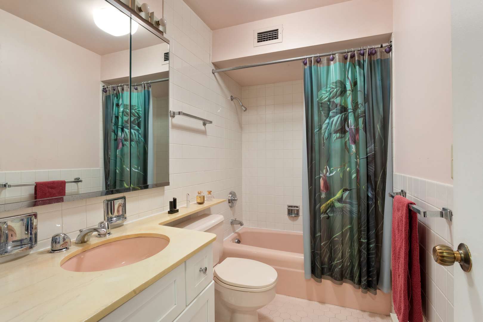 5901 N Sheridan RD #2J, Chicago, IL 60660