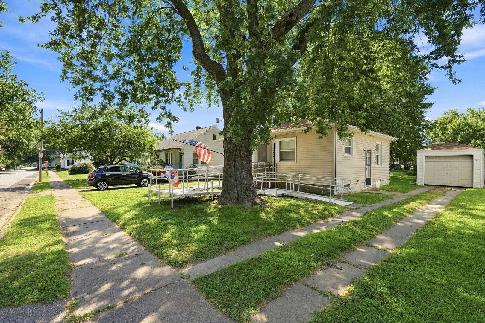 331 W 29th ST, Davenport, IA 52803