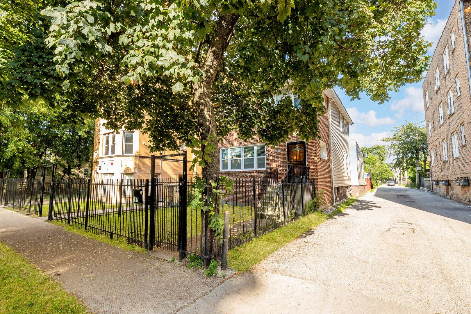 17 N Pine AVE, Chicago, IL 60644