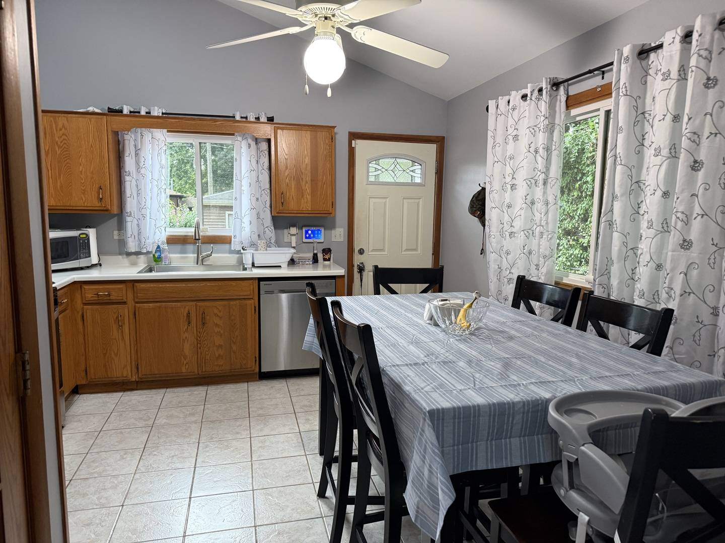 29W313 Ray AVE, West Chicago, IL 60185