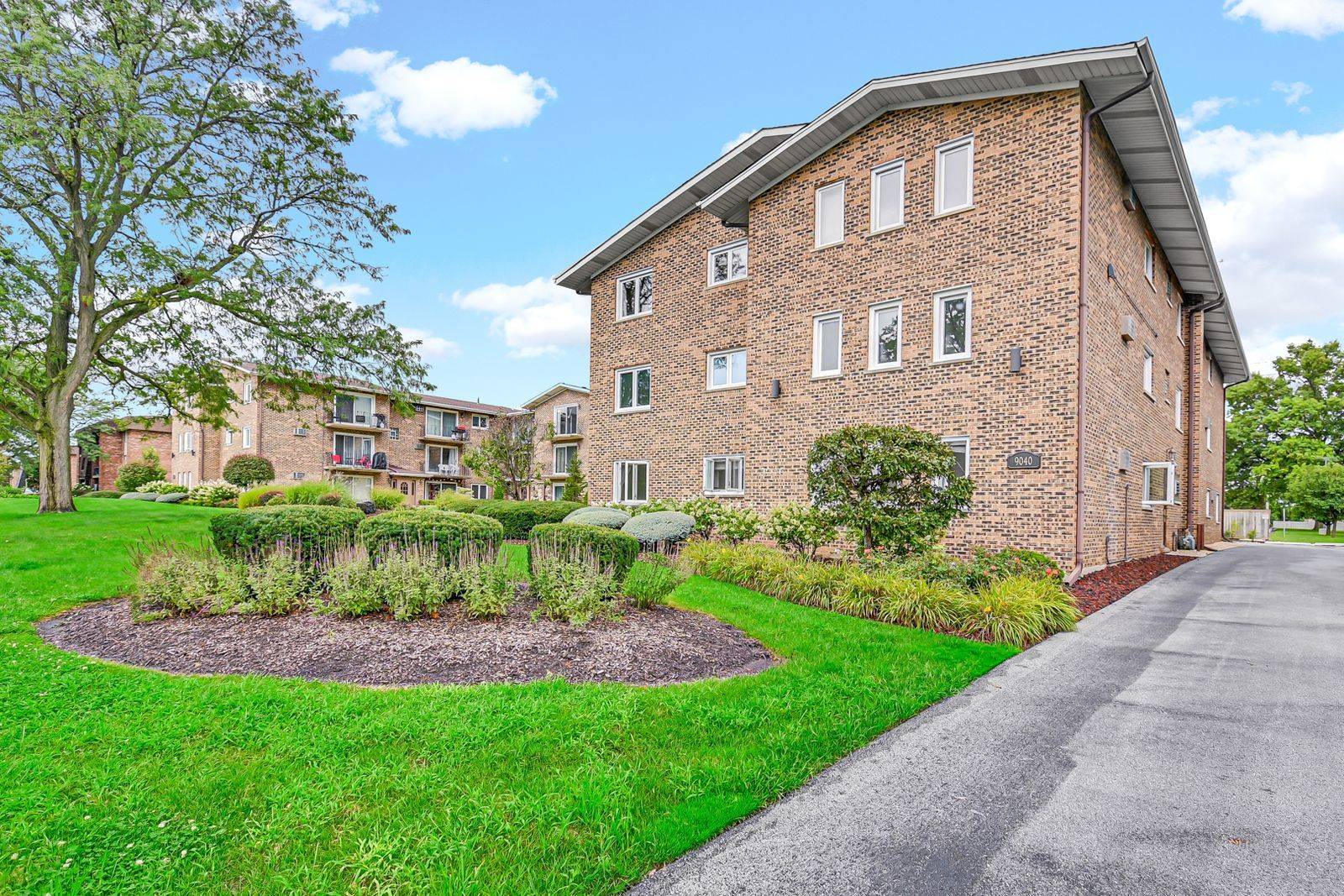 9040 W 140th ST #2B, Orland Park, IL 60462
