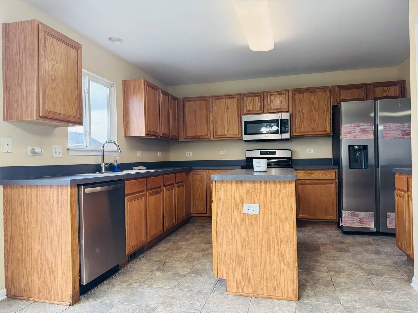 408 Clifton LN, Bolingbrook, IL 60440
