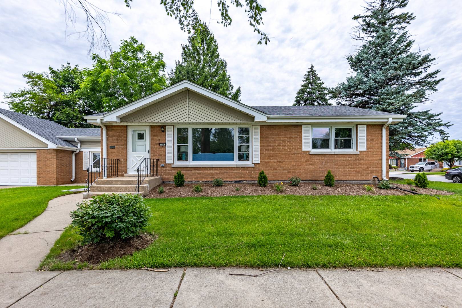 795 E 163rd ST, South Holland, IL 60473