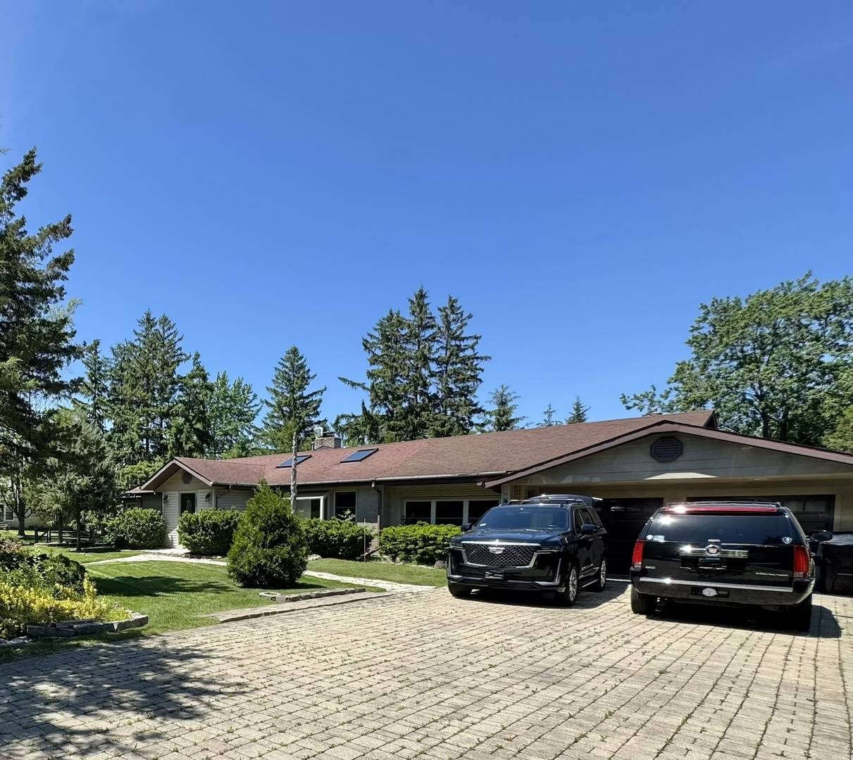 1802 Walnut CIR, Northbrook, IL 60062