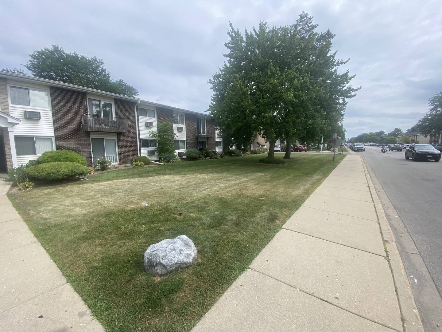 9581 DEE RD #2L, Des Plaines, IL 60016