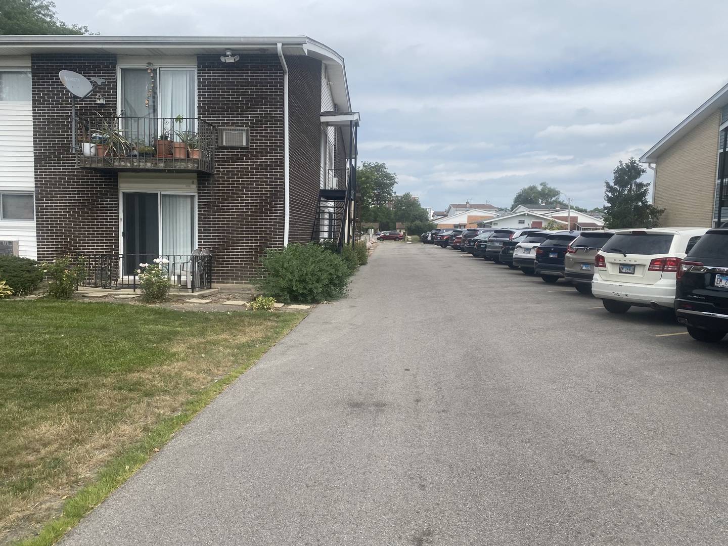 9581 DEE RD #2L, Des Plaines, IL 60016