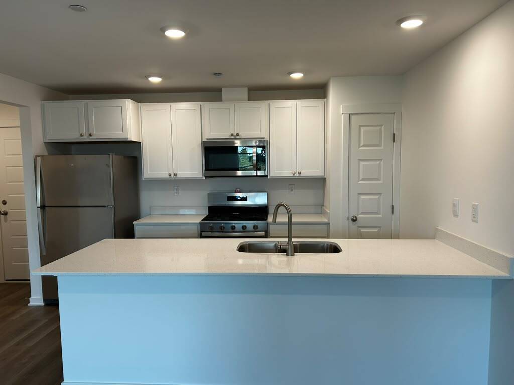 2304 Noble LN, Yorkville, IL 60560