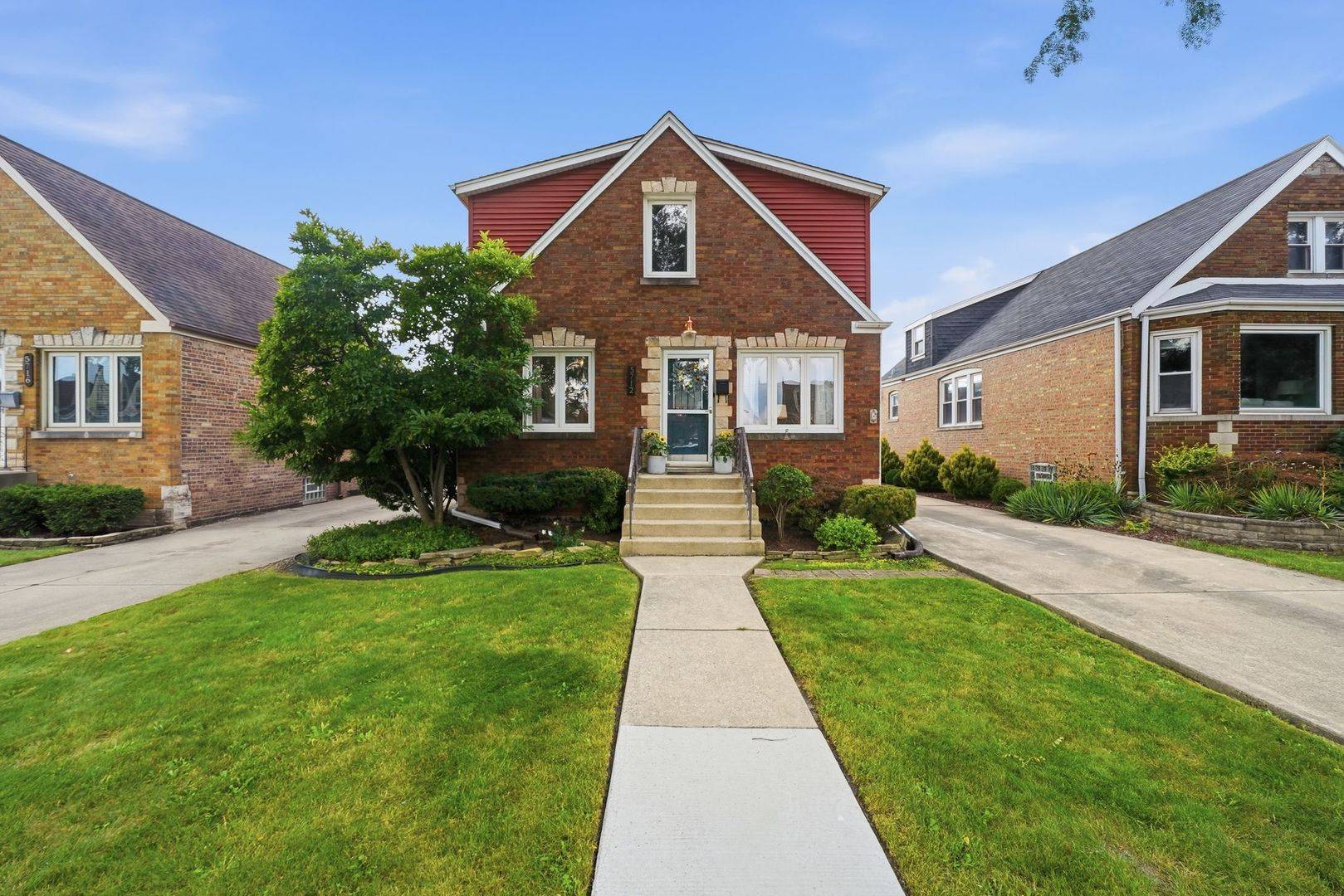 5712 S NASHVILLE AVE, Chicago, IL 60638