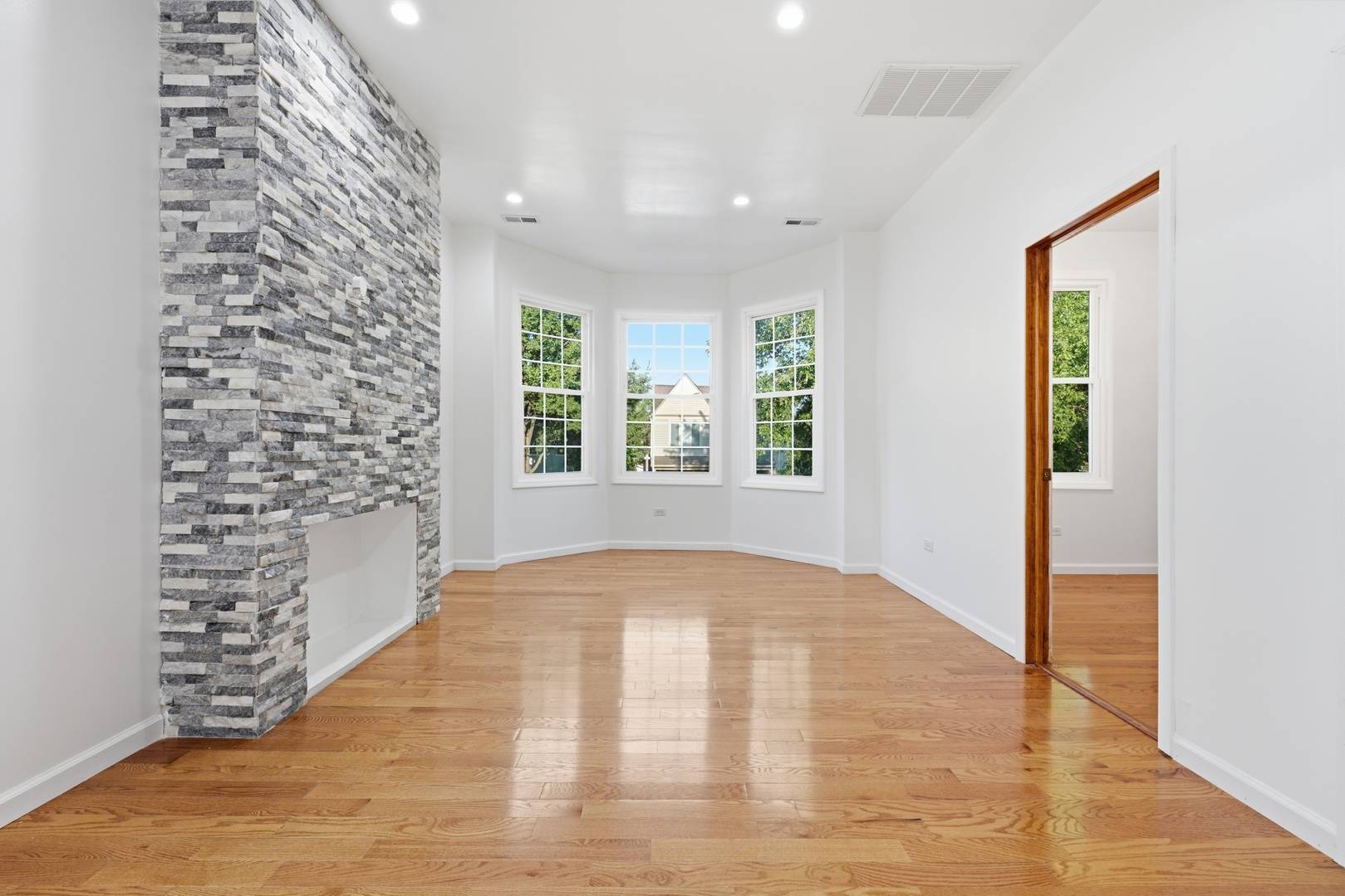 848 N Latrobe AVE, Chicago, IL 60651