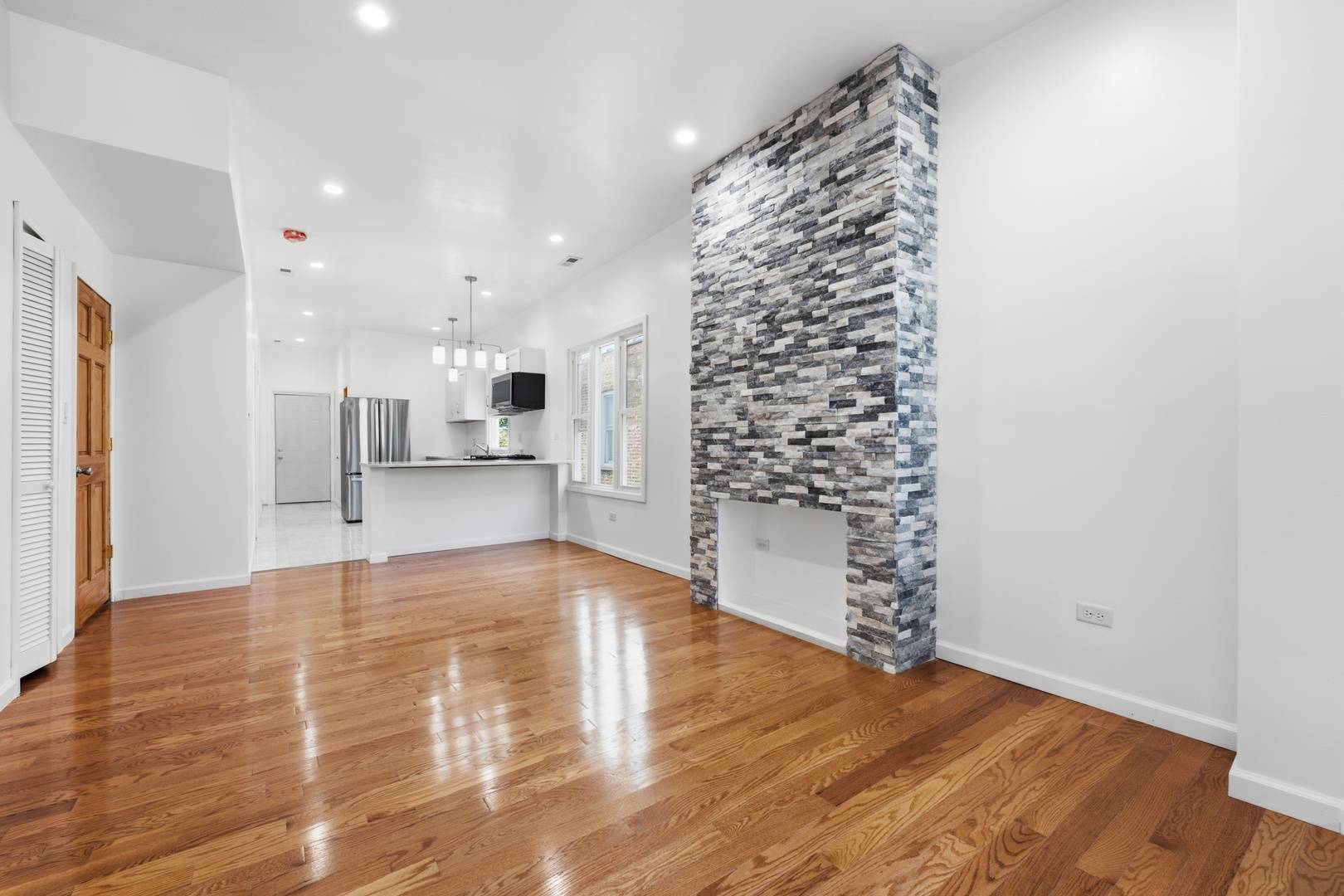 848 N Latrobe AVE, Chicago, IL 60651