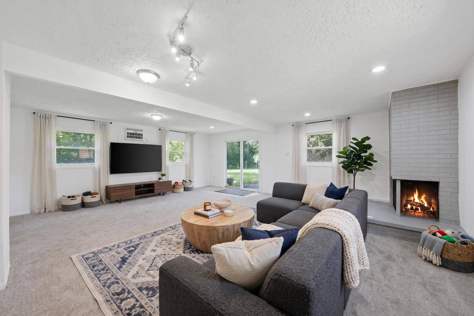 8 Mantua CT, Park Forest, IL 60466