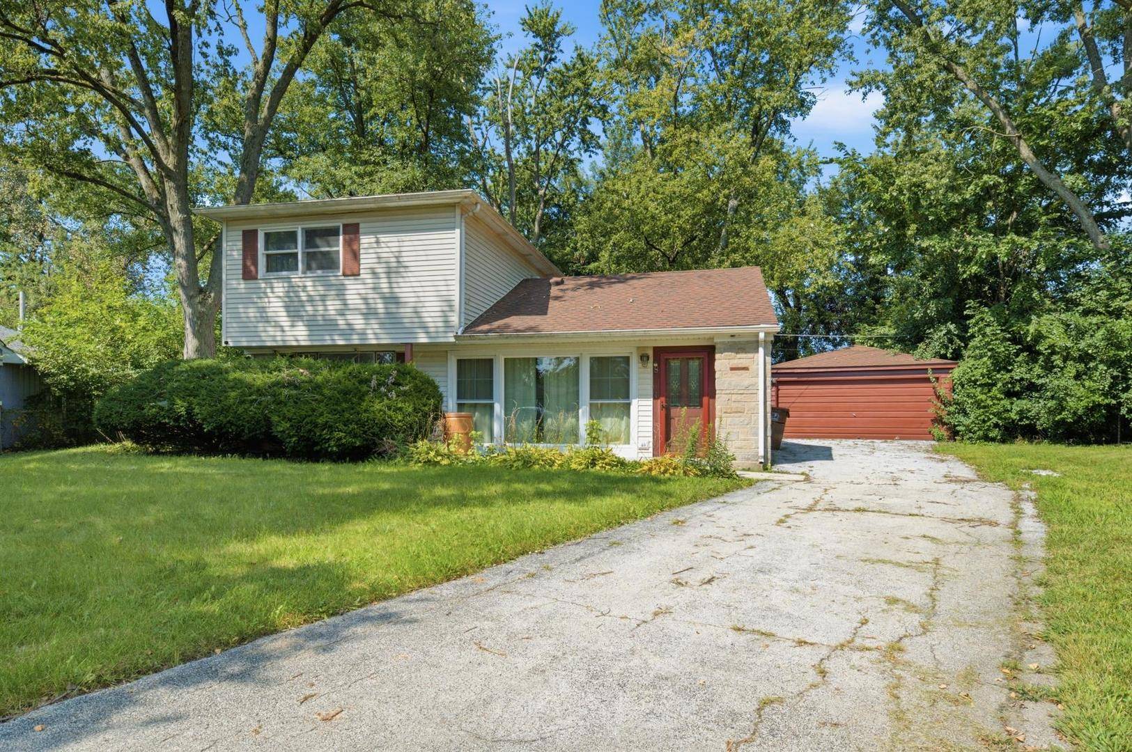 8 Mantua CT, Park Forest, IL 60466