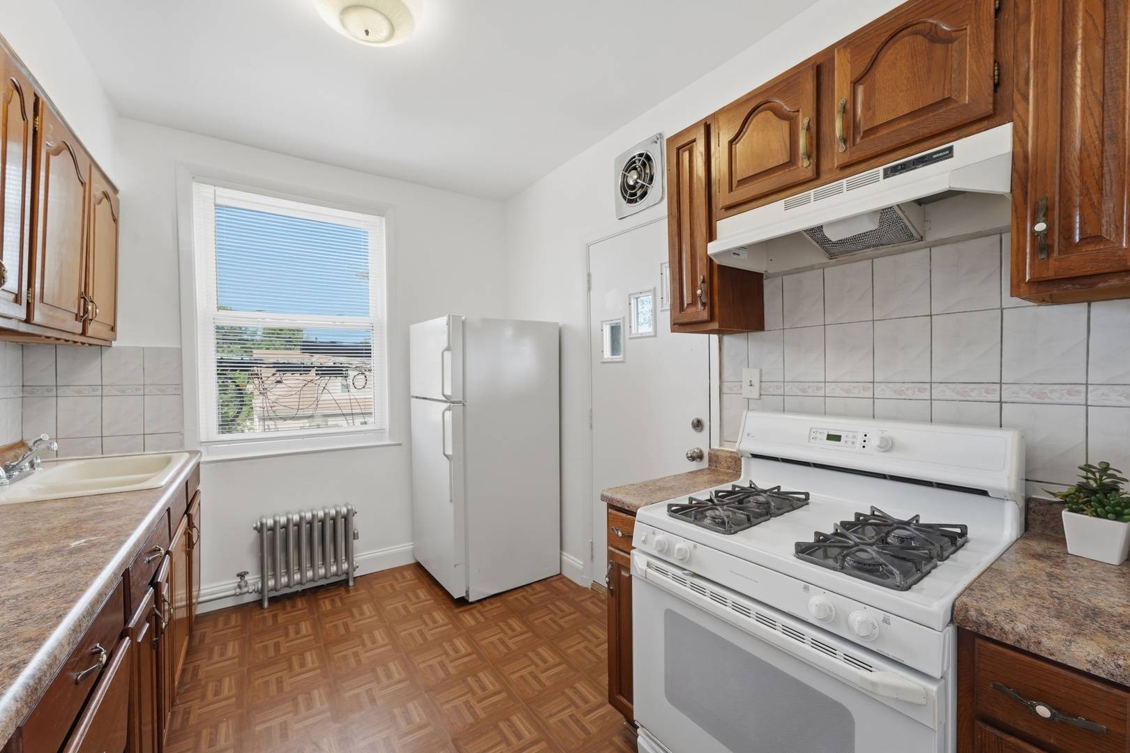 5708 W George ST #2, Chicago, IL 60634