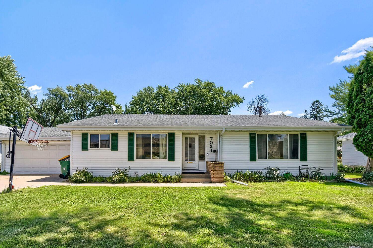 7024 Halifax AVE N, Brooklyn Center, MN 55429