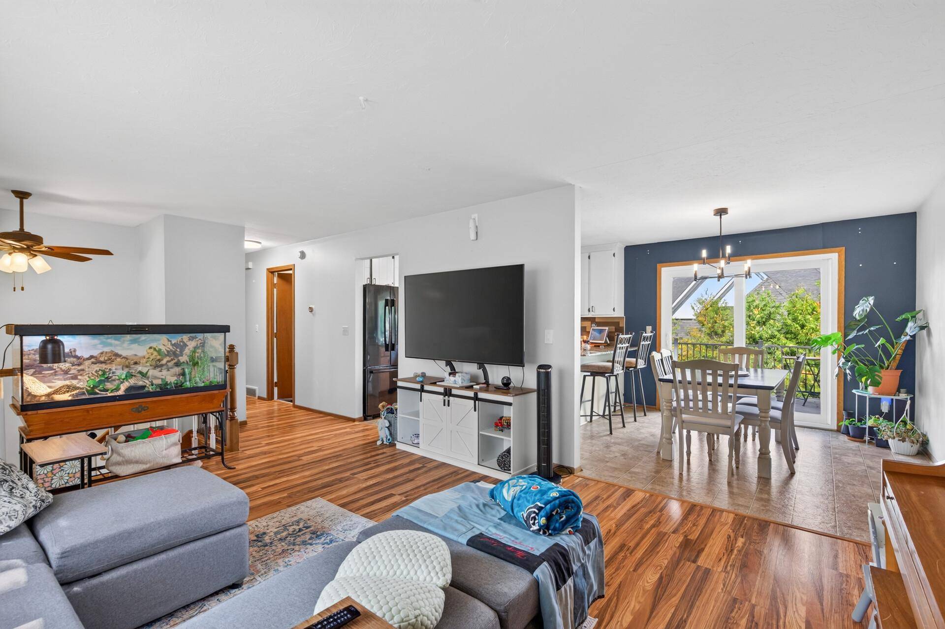 2952 Center RD SW, Prior Lake, MN 55372