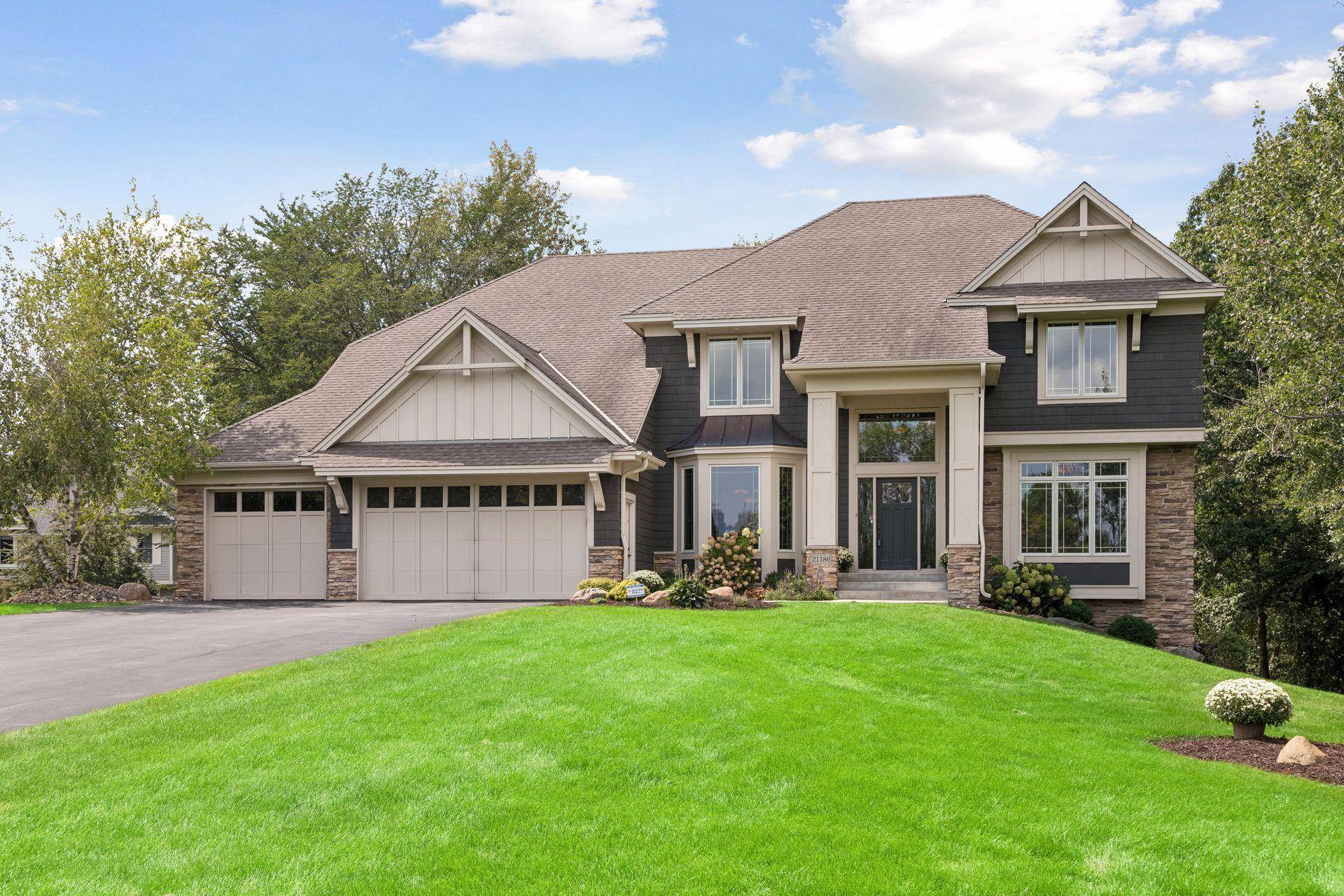 21180 Wellington PL, Lakeville, MN 55044
