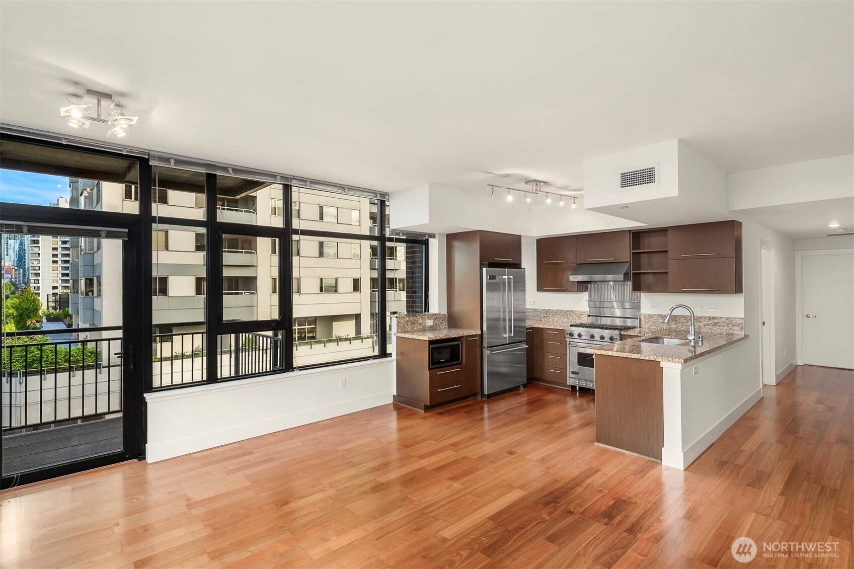 2911 2nd AVE #902, Seattle, WA 98121