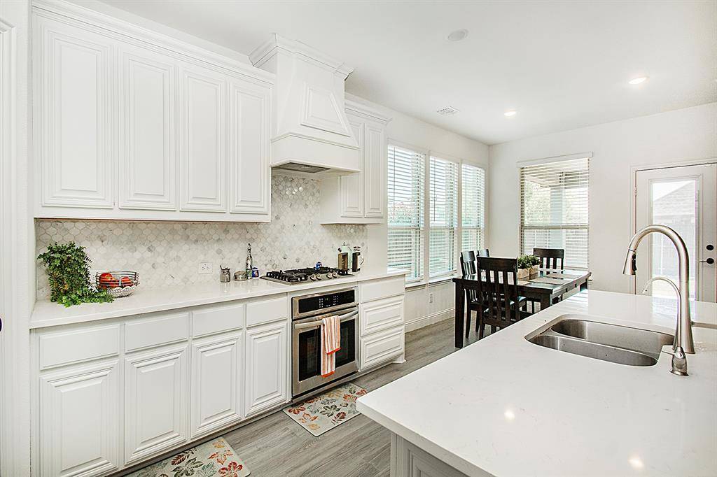 1420 Stoneleigh Place, Aubrey, TX 76227