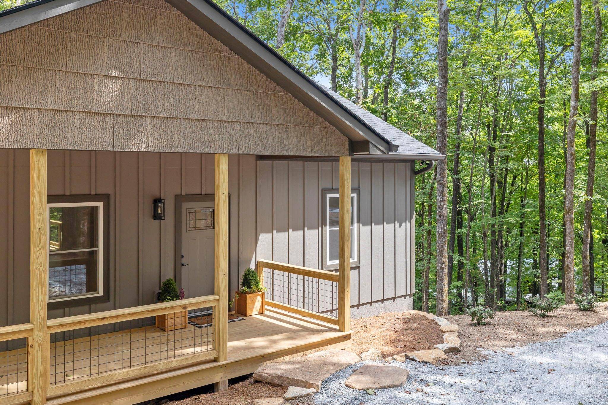 939 Rocky Mountain RD, Lake Toxaway, NC 28747