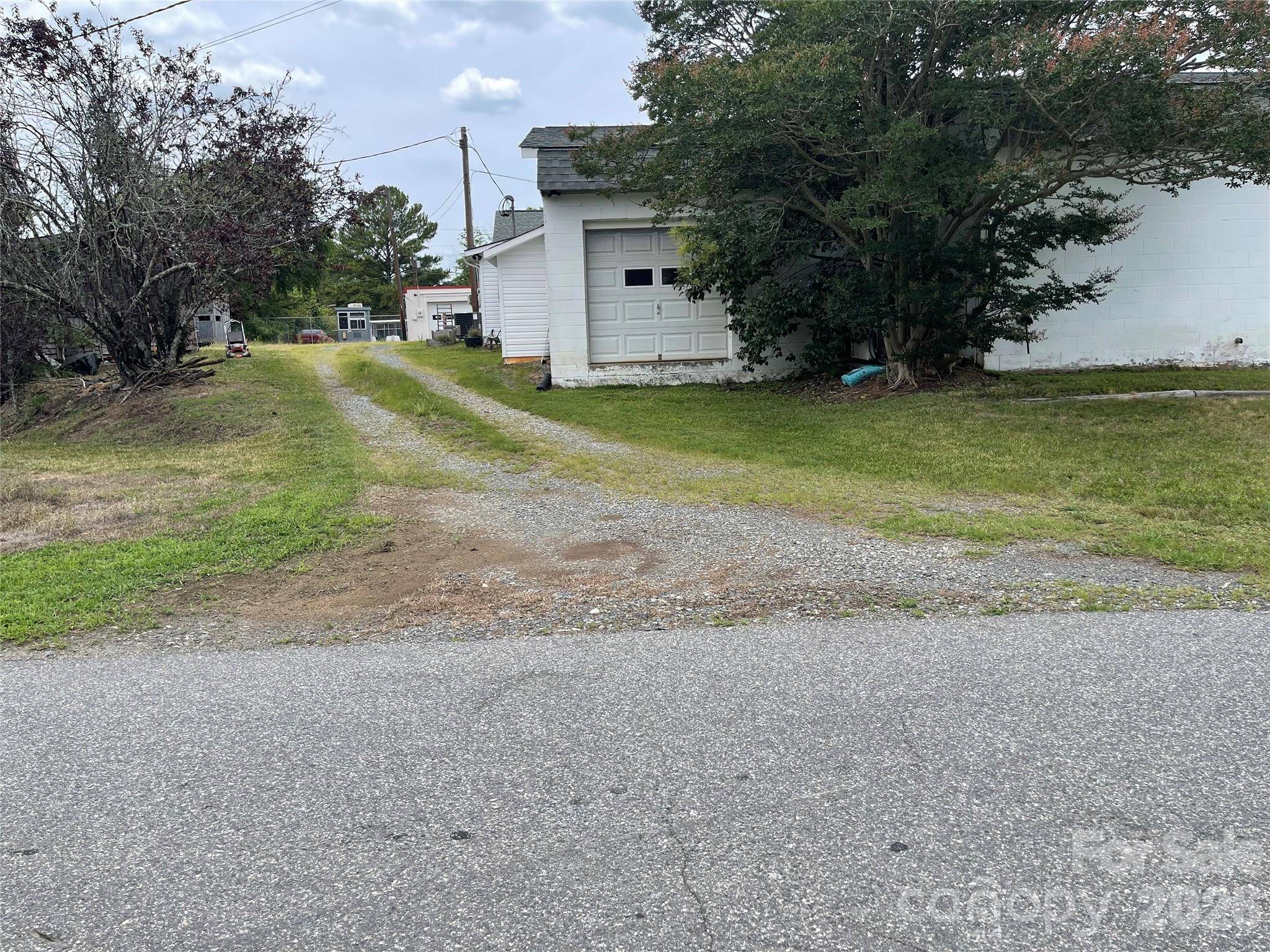 11 Bell AVE, Denton, NC 27239