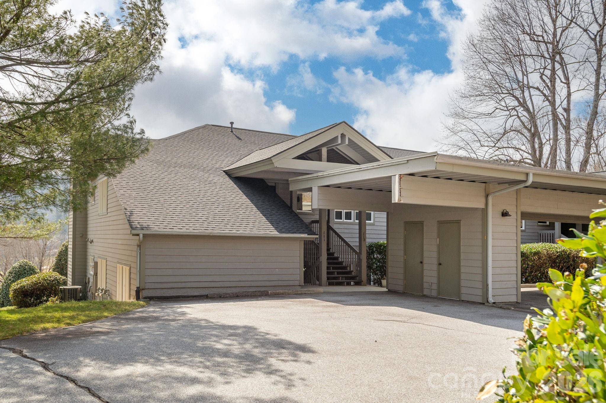111 BLUFFVIEW LN, Flat Rock, NC 28731
