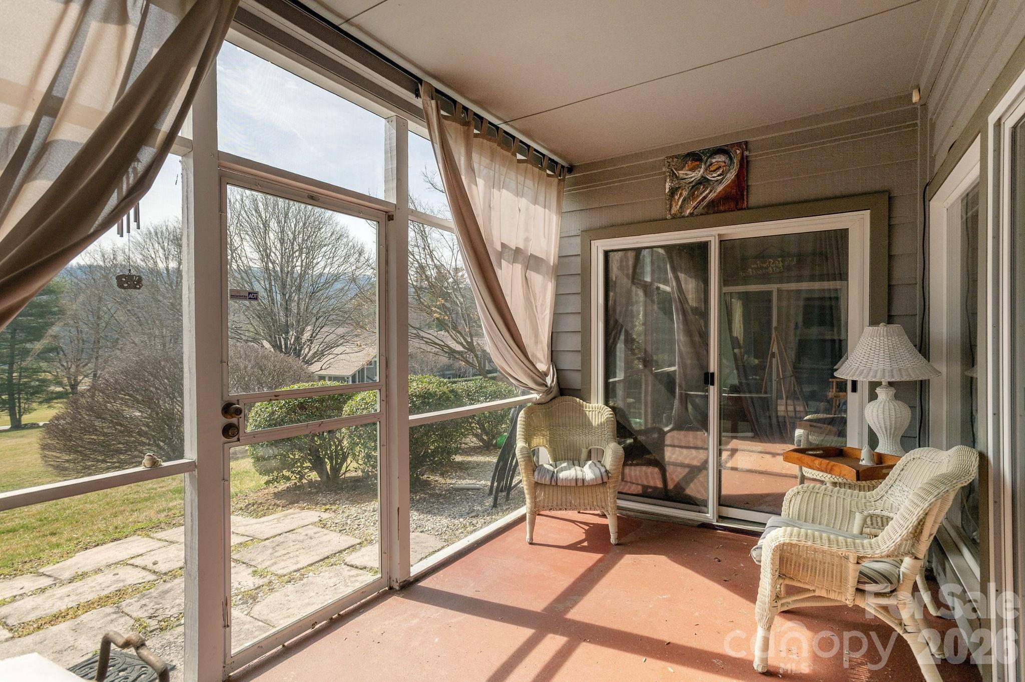111 BLUFFVIEW LN, Flat Rock, NC 28731