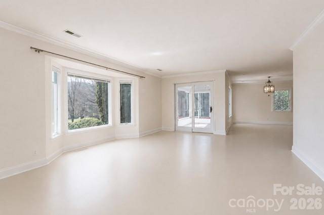 111 BLUFFVIEW LN, Flat Rock, NC 28731