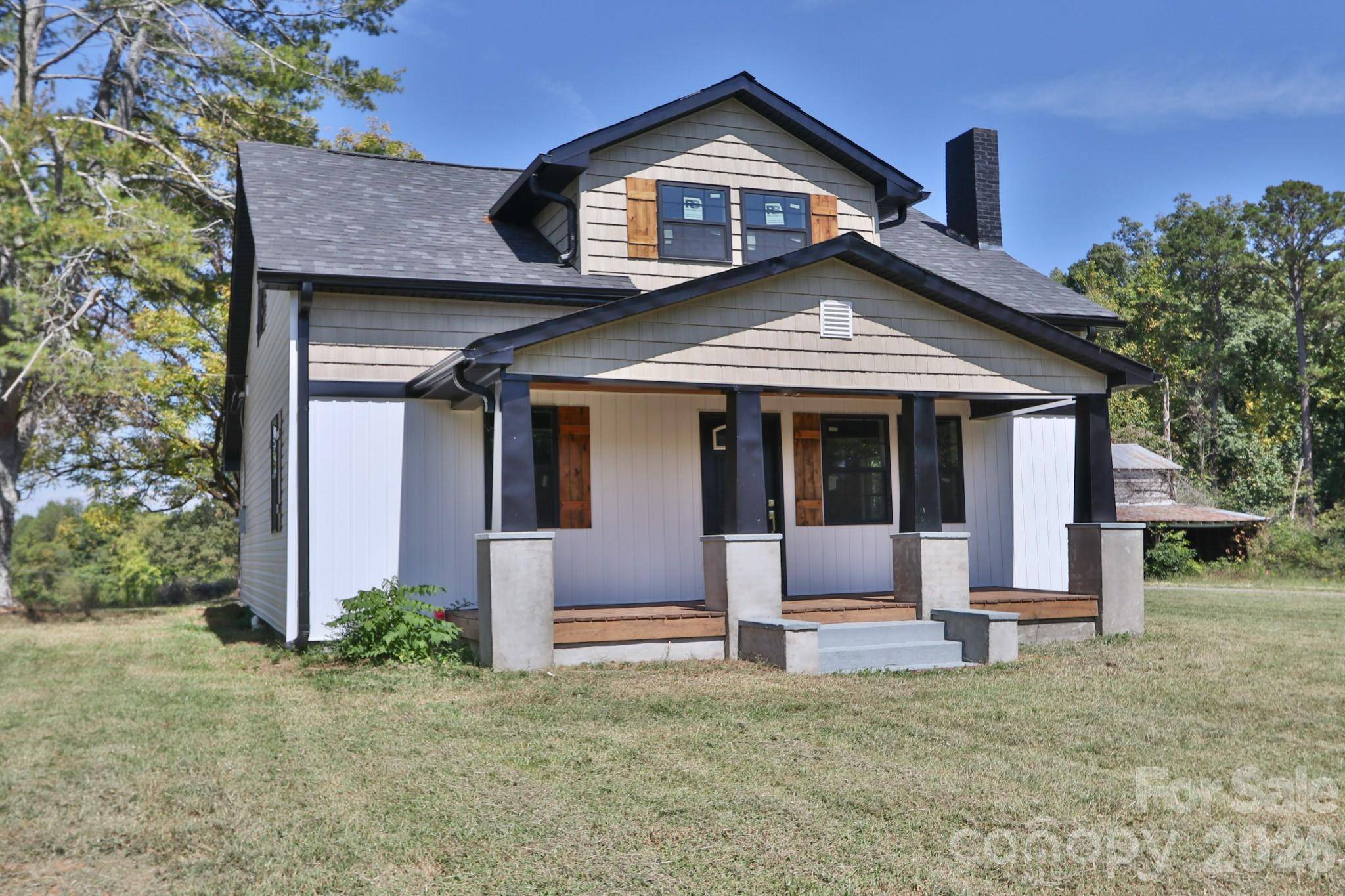 1826 N Oak Ridge Church RD, Yadkinville, NC 27055