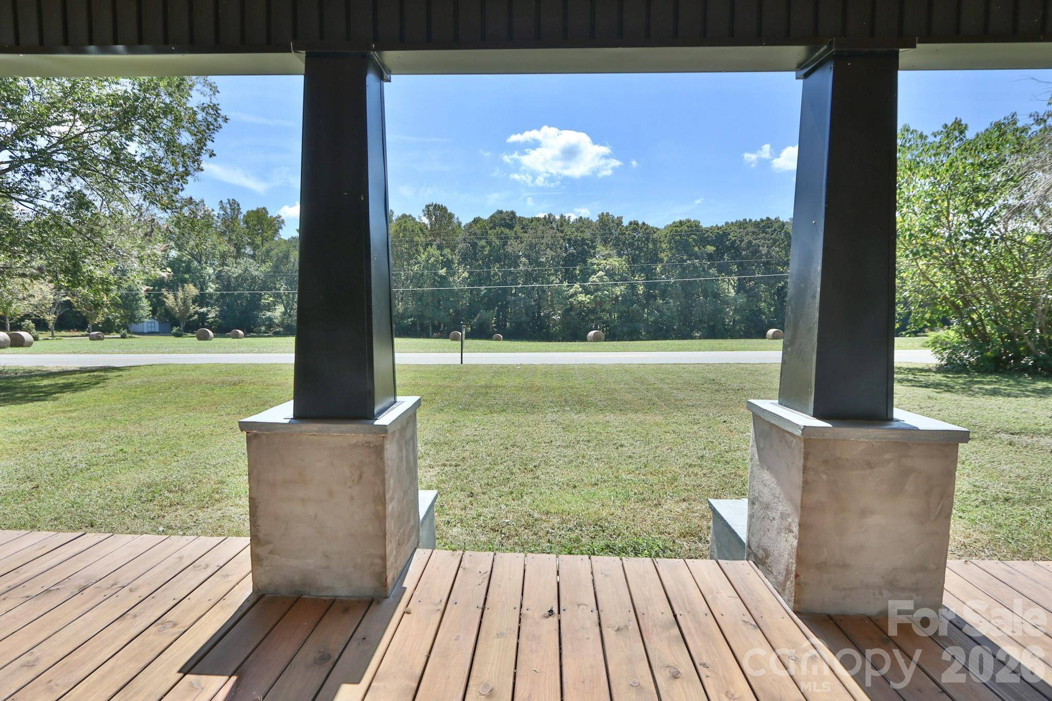 1826 N Oak Ridge Church RD, Yadkinville, NC 27055