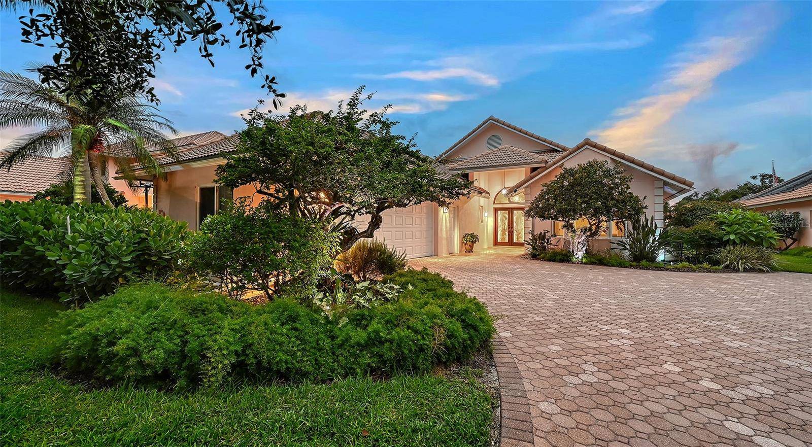 5476 GOLF POINTE DR, Sarasota, FL 34243