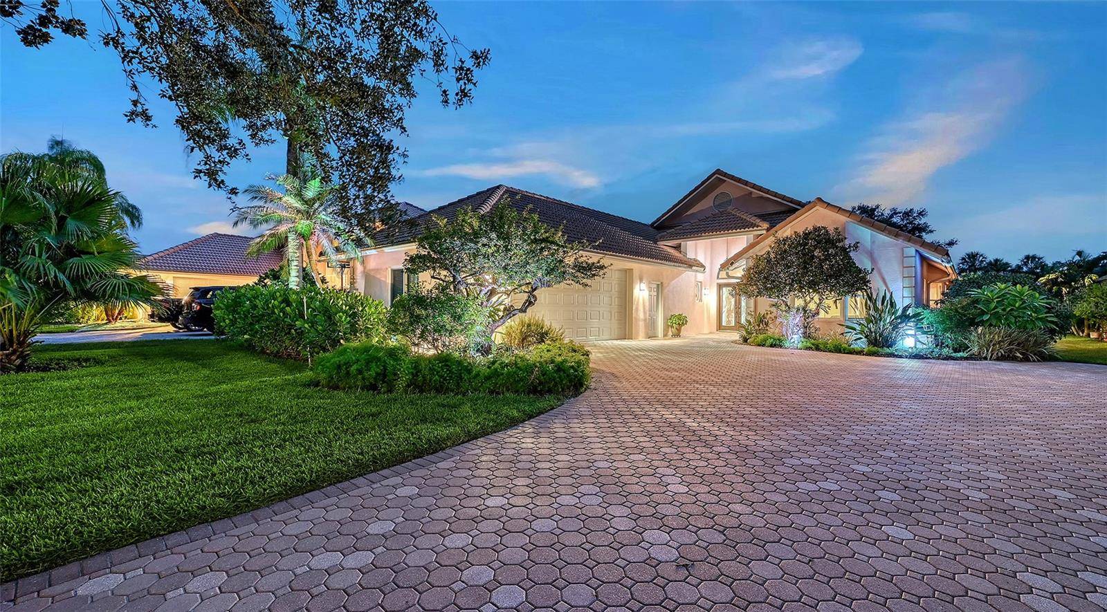 5476 GOLF POINTE DR, Sarasota, FL 34243