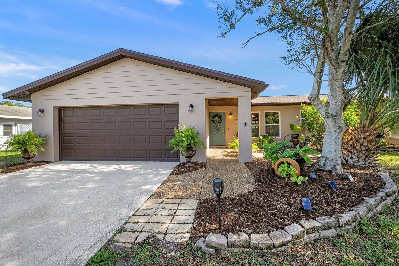 911 SOUTHERN PINE LN, Sarasota, FL 34243