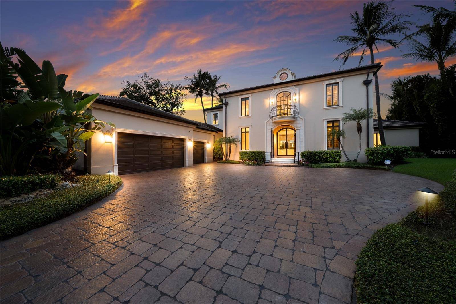 65 LIGHTHOUSE POINT DR, Longboat Key, FL 34228
