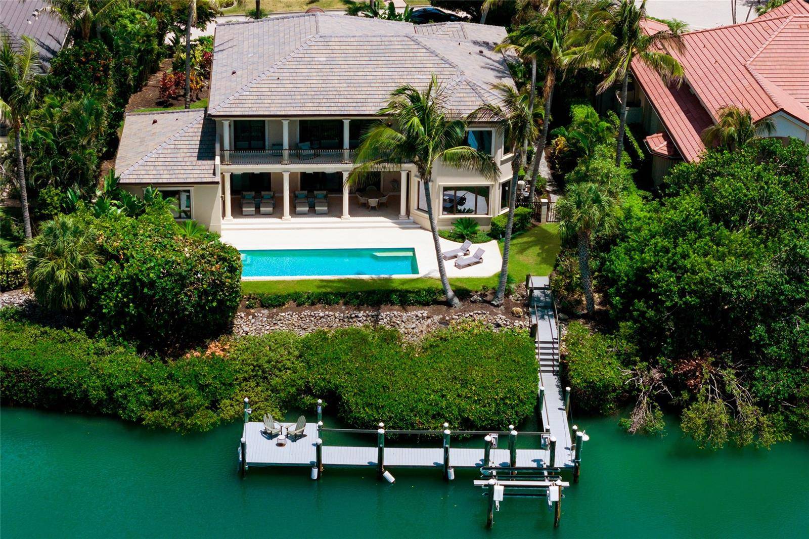 65 LIGHTHOUSE POINT DR, Longboat Key, FL 34228