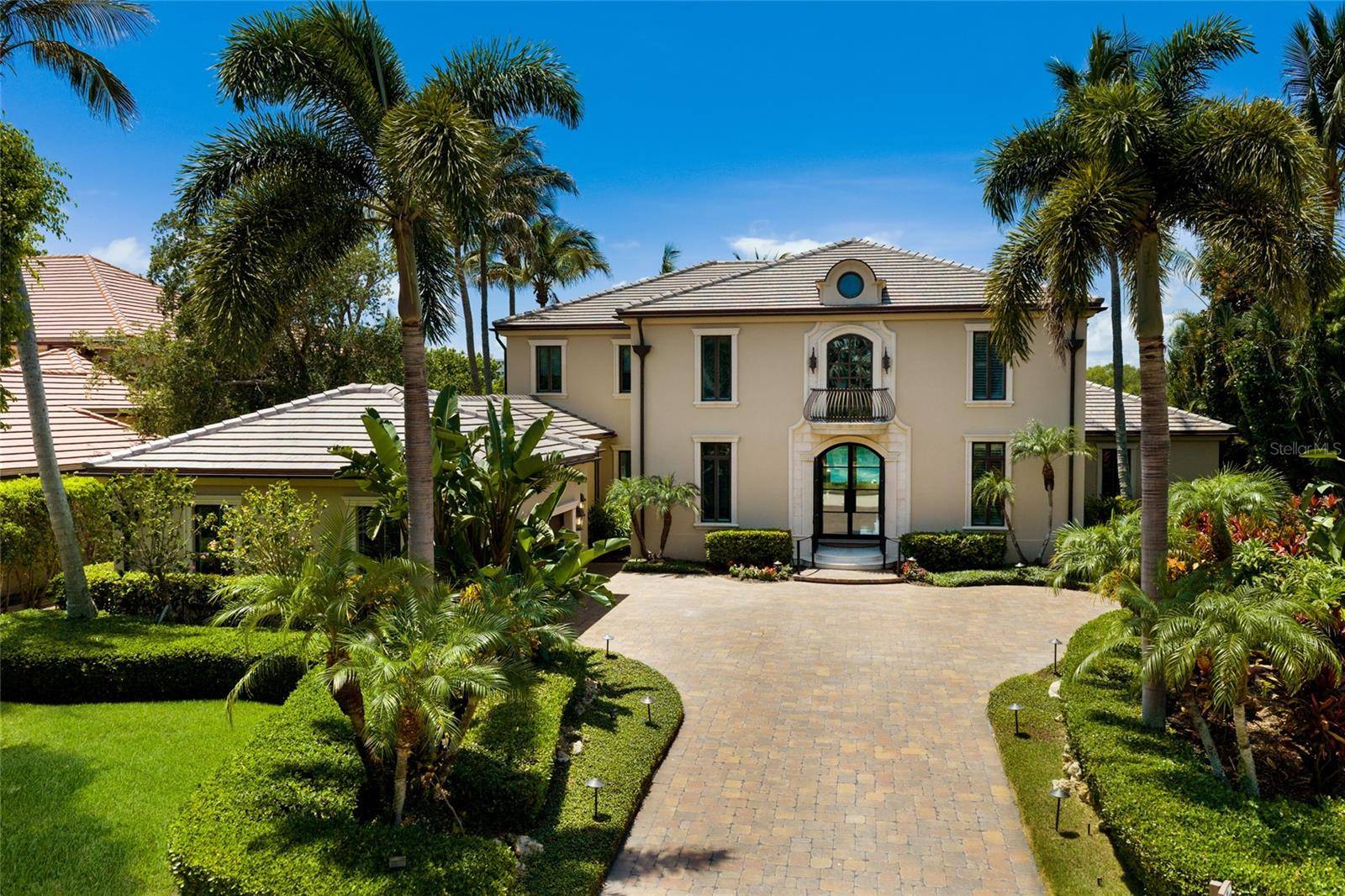 65 LIGHTHOUSE POINT DR, Longboat Key, FL 34228