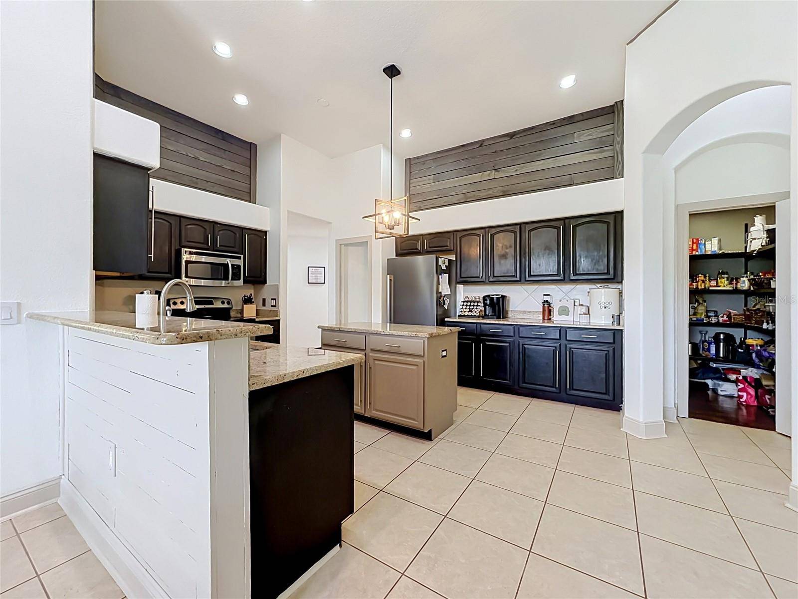 5846 BENT GRASS DR, Valrico, FL 33596