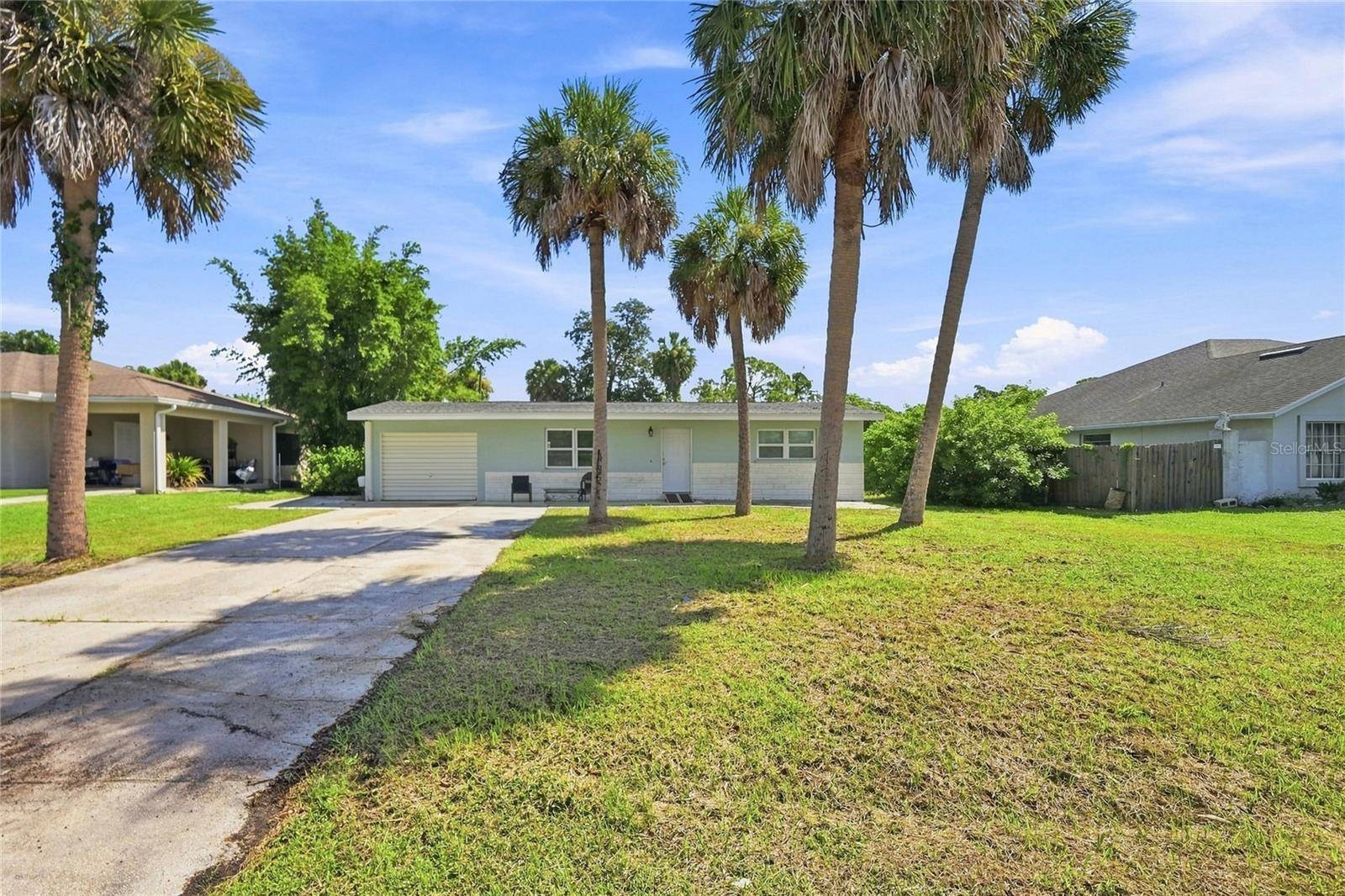 2618 LAKESHORE CIR, Port Charlotte, FL 33952