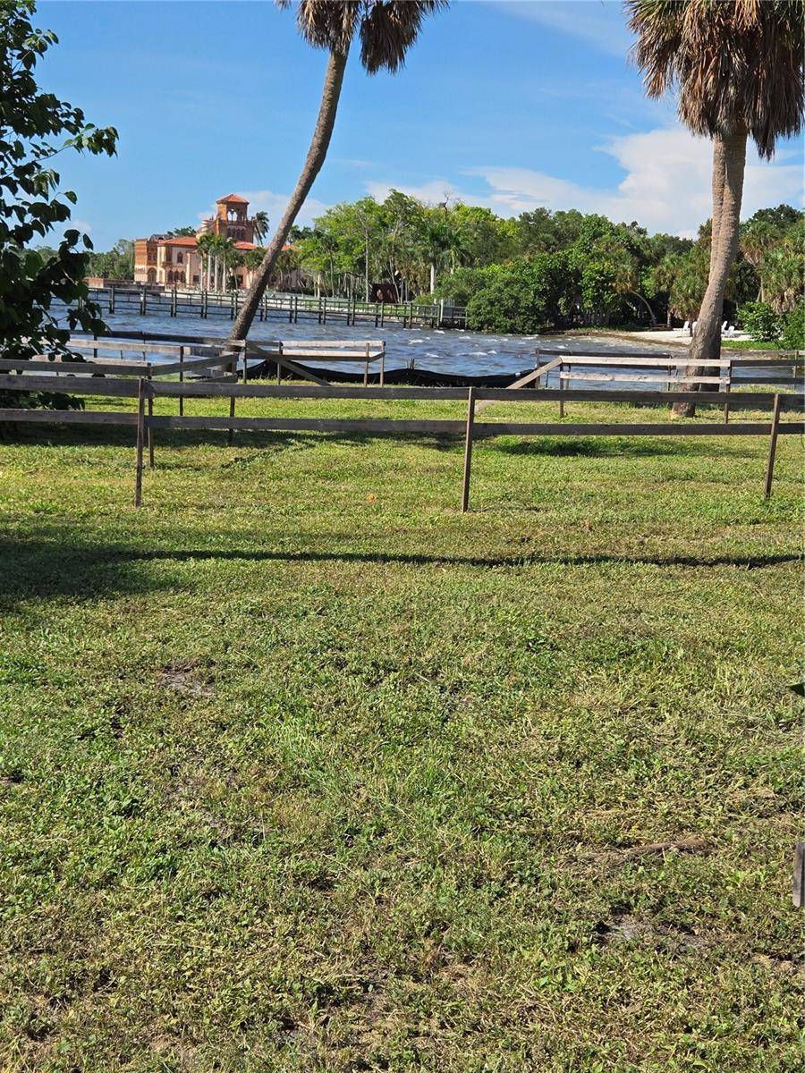 333 N. SHORE DR, Sarasota, FL 34234