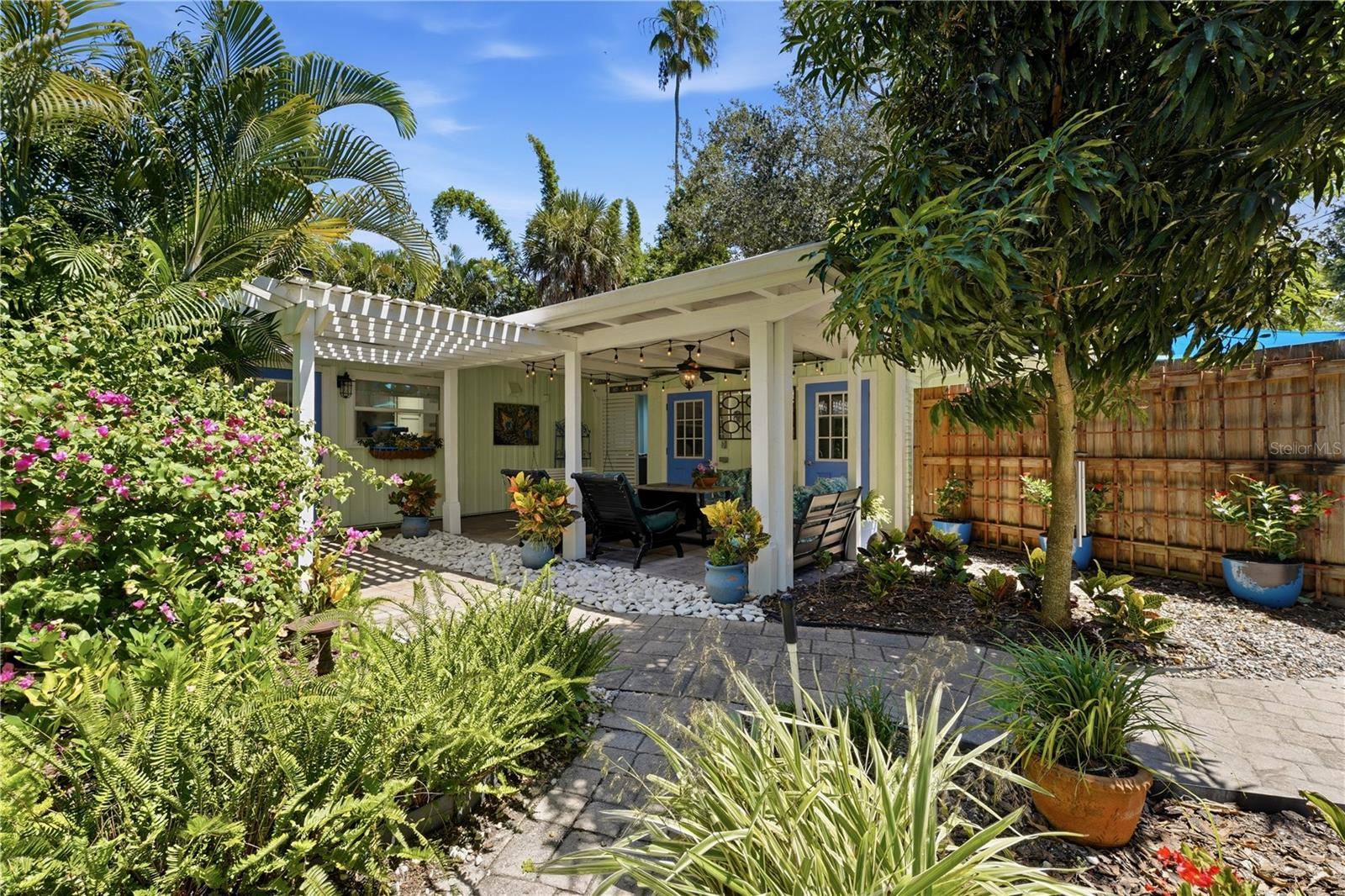 3424 OLD OAK DR, Sarasota, FL 34239