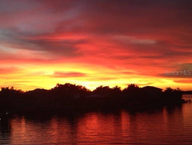 1444 HARBOR DR, Sarasota, FL 34239