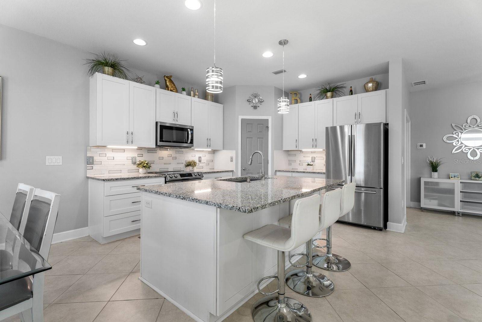 8430 NANDINA DR, Sarasota, FL 34240