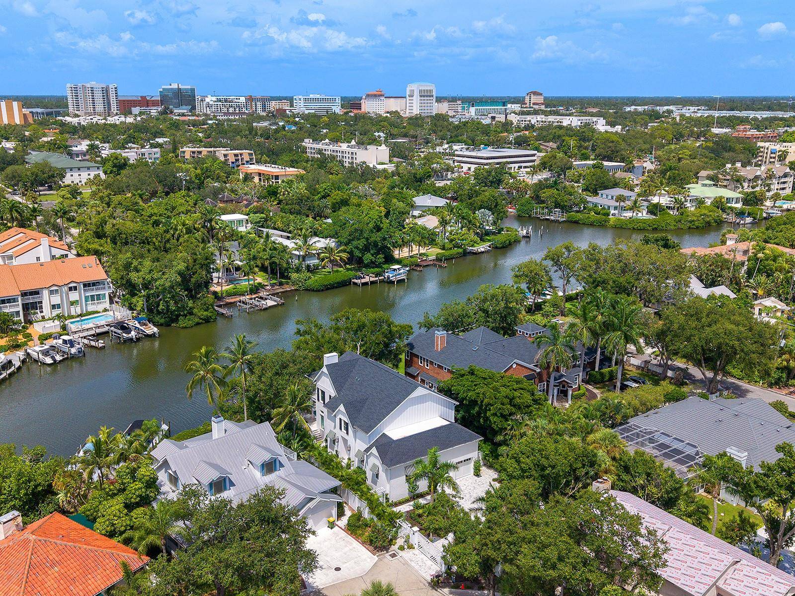 1621 BAY POINT CT, Sarasota, FL 34236