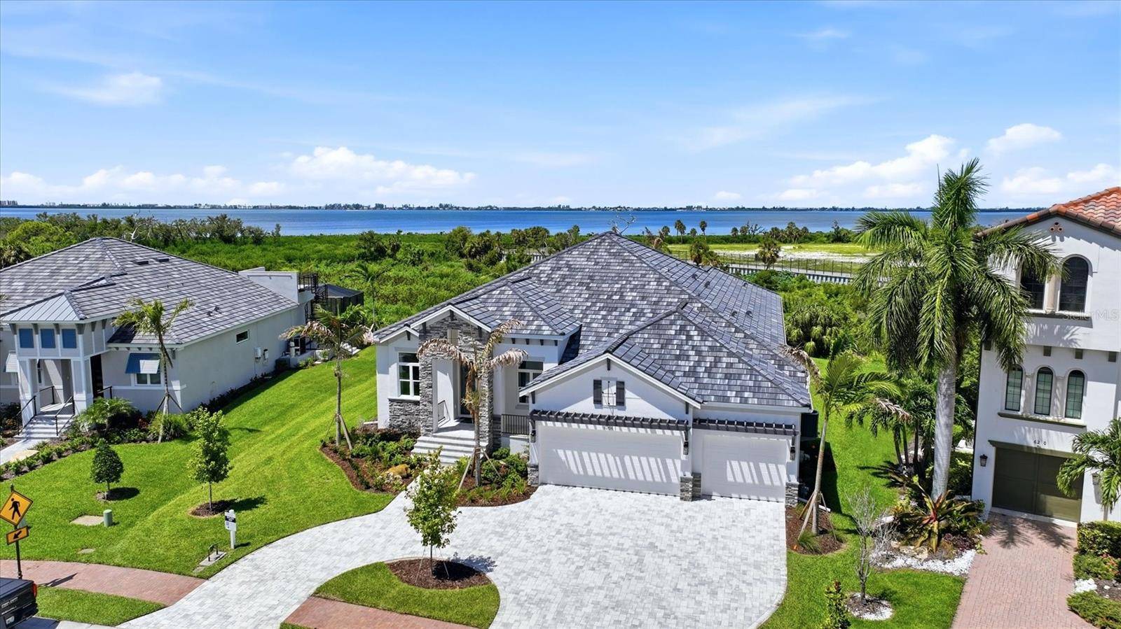 6264 CHAMPIONS ROW ST, Bradenton, FL 34210