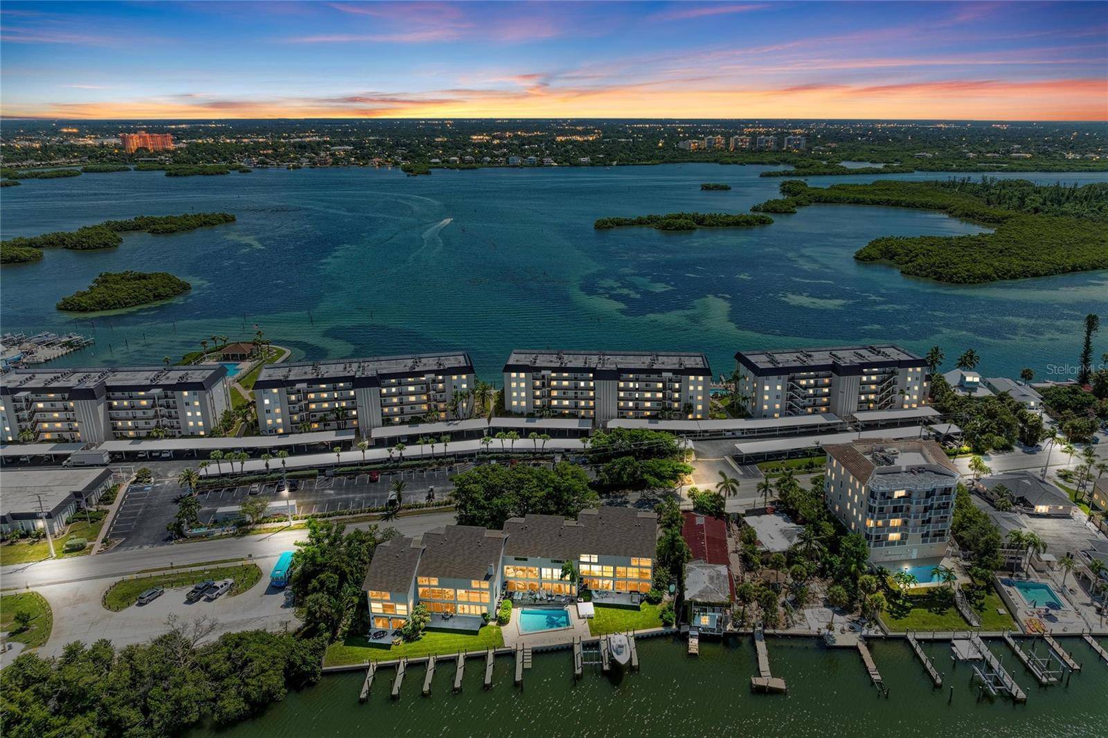 8977 MIDNIGHT PASS RD #219, Sarasota, FL 34242