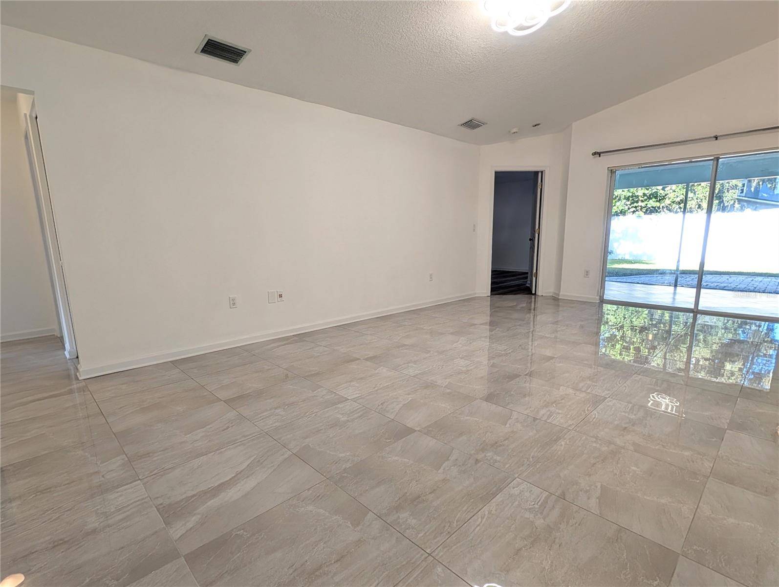 4557 WORCESTER RD, Sarasota, FL 34231